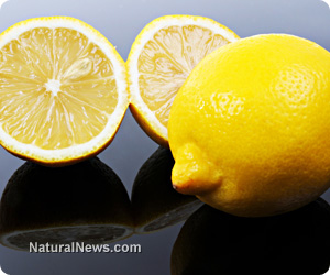 3 amazing reasons to add lemon to your water